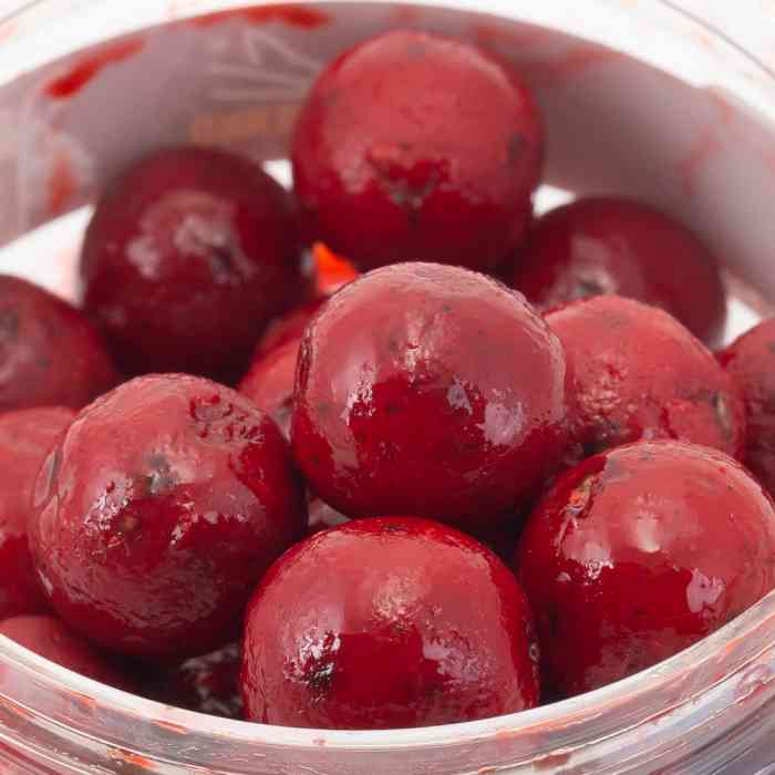 Насадочные бойлы MINENKO STRAWBERRY 20мм (варёные в дипе)